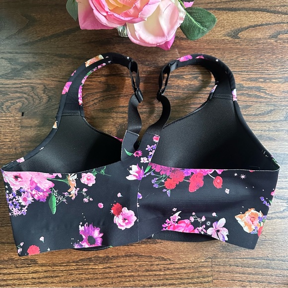 Victoria’s Secret On Point Knockout sports bra, size 34DD - Picture 2 of 6